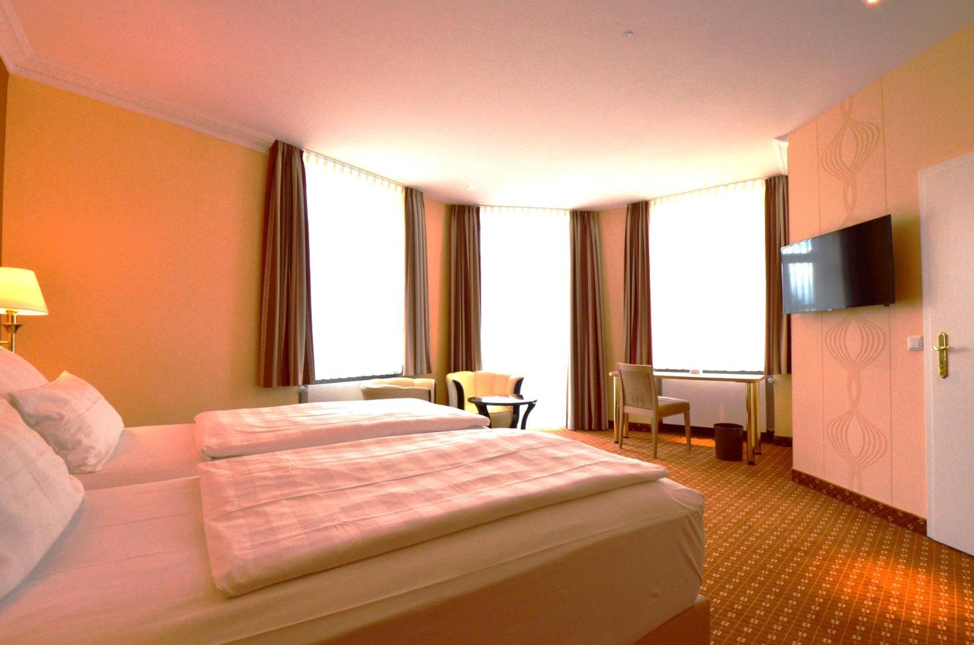Mack Hotel