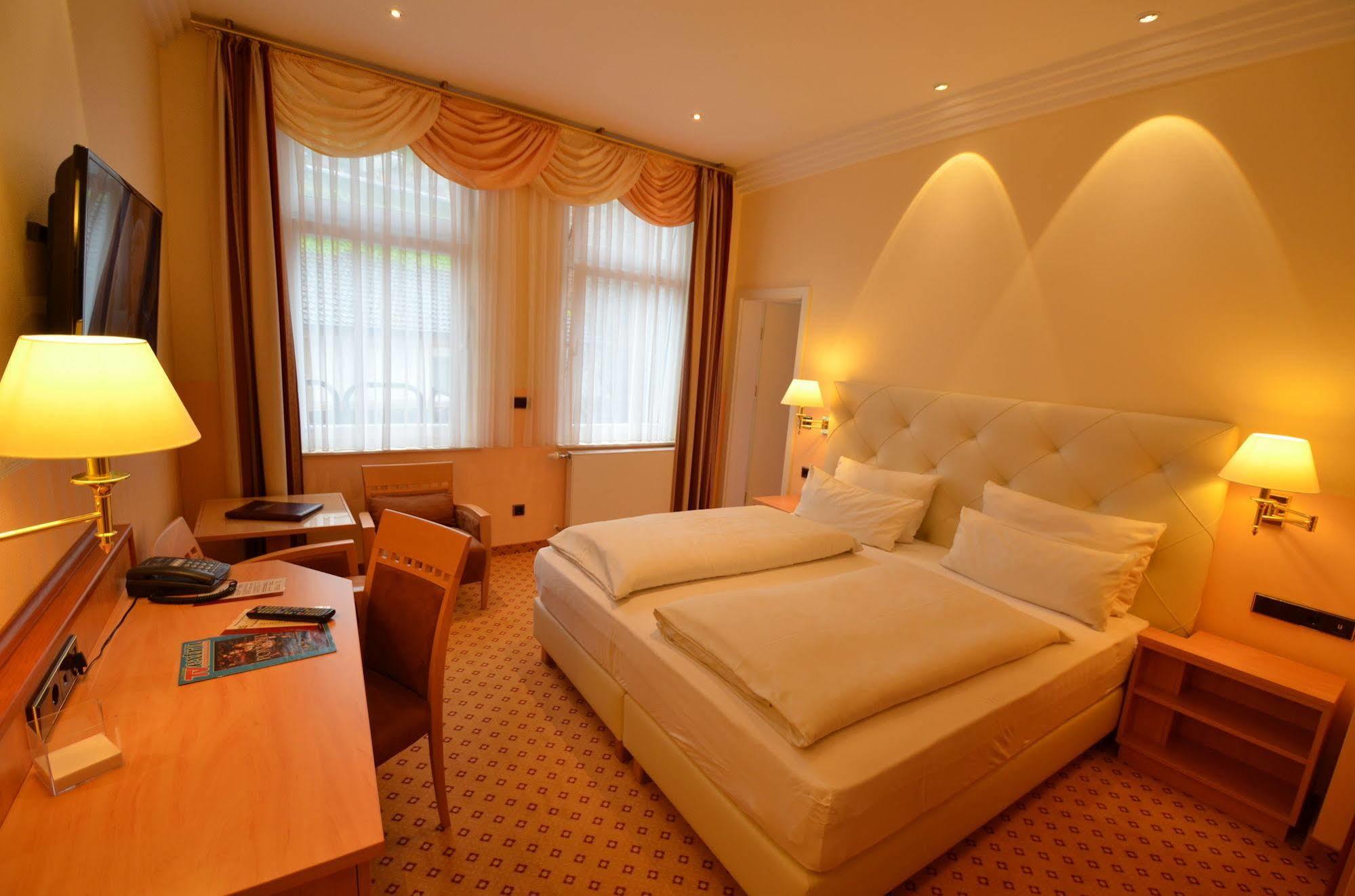Mack Private 3*